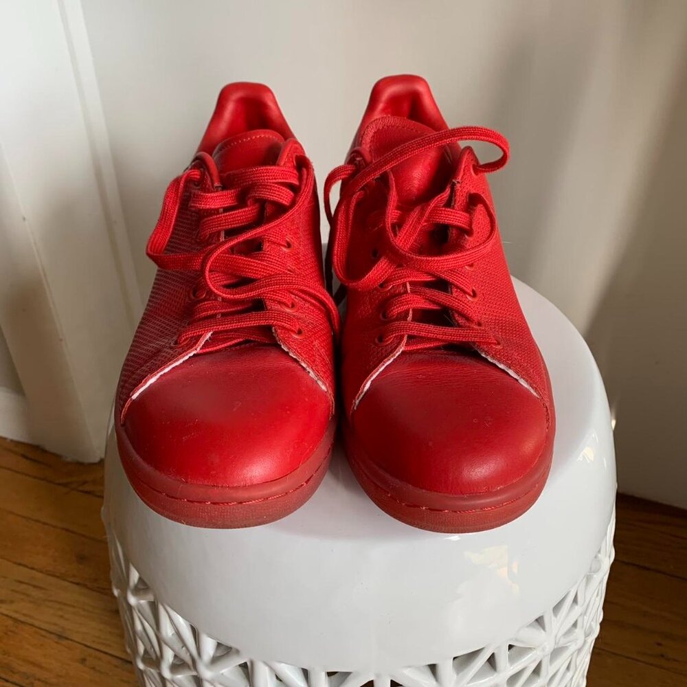 Red men’s Classic leather Adidas Stan Smiths Adicolor